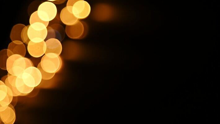 백그라운드 사람없음 장식 빛 반짝임 검은색 어둠 원형 야간 소프트포커스 보케 블러 4K MOV 해외동영상 클립영상 자연요소 도형 컬러 모션 촬영기법 동영상 파일형식