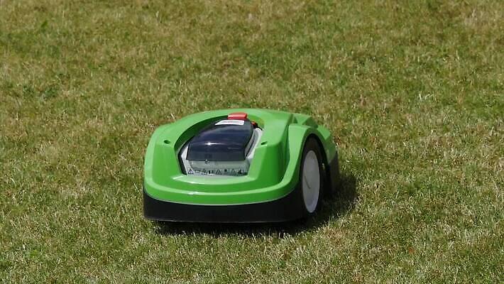 밭 자연 잔디 사람없음 야외 초록색 여름 컴퓨터 정원 기계 장비 공구 업무 자르기 무선전화기 로봇 원예 충전 모터 유지 베터리 원예사 자동 MOV 해외동영상 클립영상 식물 직업 계절 컬러 농업 모션 취미 전자제품 도구 작업 전화기 생태계 동영상 파일형식