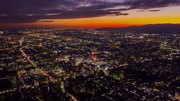 아시아 도로 사람없음 건물 도시풍경 일출 일본 일몰 야간 교토 4K 타임랩스 MOV 해외동영상 클립영상 자연요소 건축물 나라 길 교통시설 촬영기법 풍경 노을 도시 동영상 파일형식
