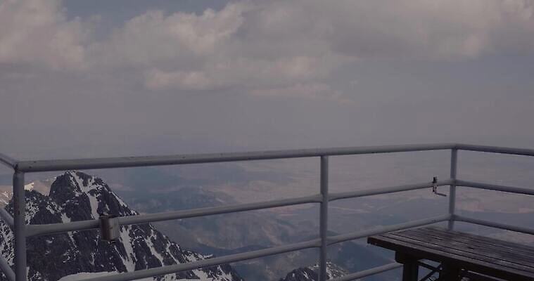 공원 유럽 여행 백그라운드 자연 하늘 산 안테나 사람없음 하이킹 흰색 정상 언덕 드론 슬로바키아 절정 4K MP4 해외동영상 클립영상 공공시설 나라 컬러 통신 레저 생태계 동영상 파일형식