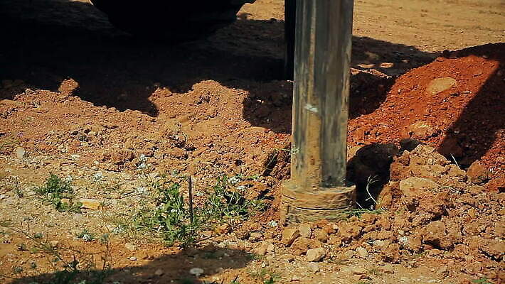 산업 노동자 사람없음 건물 금속 기계 흙 장비 기구 공구 구멍 파편 땅 굴착기 발굴 회전 먼지 트랙터 무거움 기어 한조각 흙더미 모터 땅바닥 땅파기 송곳 이스라엘 철강 MOV 해외동영상 클립영상 직업 1 건축물 재질 바닥 도구 중장비 무게 농기계 특수차량 동영상 서아시아 파일형식 더미