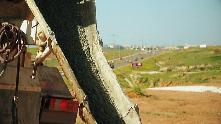 공공시설 산업 건축양식 표면 노동자 사람 사람없음 금속 기계 장비 회색 젖음 공구 기둥 업무 구멍 액체 붓기 혼합 땅 모종삽 철 믹서 시멘트 짐차 공학 펌프 계약자 곰팡이 땅바닥 석공 섞기 지원 철강 콘크리트 MOV 해외동영상 클립영상 직업 교육 건축 컬러 모션 자동차 재질 바닥 도구 작업 삽 계약 시설 동영상 파일형식