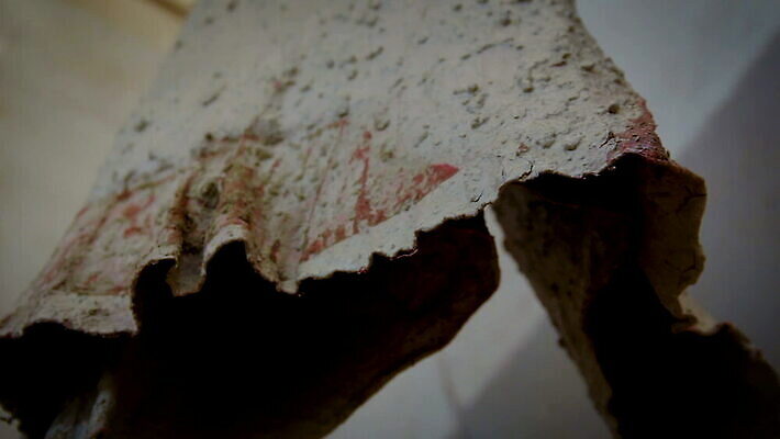 디자인 옷 벽 백그라운드 패턴 모션 추상 실내 미술 사람없음 내부 건물 장식 파란색 어둠 방 회색 추위 수확 죽음 도시 거친 분위기 균열 떨어짐 무서움 버리기 시멘트 그런지 돌리기 썩음 옛날 콘크리트 파멸 호러 MOV 해외동영상 슬로모션 클립영상 건축물 감정 컬러 컨셉 무늬 농업 문화예술 촬영기법 공포 동영상 파일형식 소멸