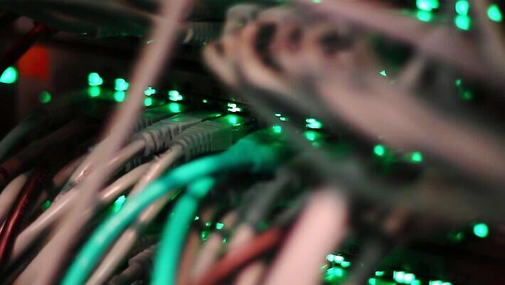 디자인 산업 과학 인터넷 통신 부분 기술 사람없음 빛 컴퓨터 자료 어둠 장비 정보 그물 네트워크 플러그 코드 전기에너지 연결 접속 속도 전자 철사 섬유 스위치 랜 서버 신발장 하드웨어 네트워킹 MOV 해외동영상 클립영상 전자제품 에너지 직물 동영상 파일형식