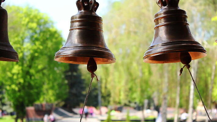전통 유럽 기독교 종교 문화 건축양식 휴가 사람없음 성당 교회 믿음 탑 금속 천주교 종 기도 사찰 행운 영혼 중세 역사 성자 철 심볼 과거 수도원 놋쇠 수녀원 옛날 전국 철강 타종 MOV 해외동영상 클립영상 건축물 건축 감정 나라 컨셉 종교건축 재질 건물 동영상 파일형식
