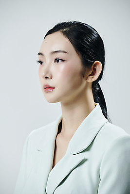 포토 JPG 스튜디오촬영 여자 실내 무표정 한명 상반신 20대 성인 옆모습 뷰티 한국인 흰배경 의료성형뷰티 성인여자한명만 국내포토 1 감정 뷰포인트 백그라운드 표정 사람 동양인 청년 내부 흰색 여자한명만 성인여자만 파일형식