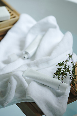 포토 JPG 라이프스타일 백그라운드 사람없음 수건 화장품 고급 향수 오브젝트 비누 감성 튜브용기 핸드크림 국내포토 컨셉 생활 위생용품 뷰티 용기_그릇 파일형식