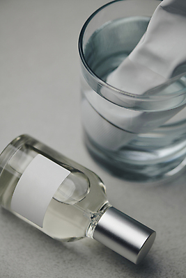 포토 JPG 스튜디오촬영 라이프스타일 백그라운드 회색배경 사람없음 화장품 고급 물컵 향수 오브젝트 감성 향수병 미니멀 국내포토 컨셉 실내 생활 컵 뷰티 회색 병_담는 파일형식