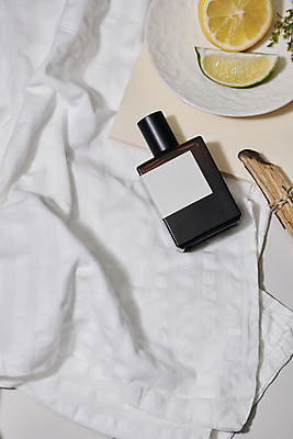 포토 JPG 스튜디오촬영 라이프스타일 백그라운드 사람없음 화장품 고급 레몬 향수 오브젝트 라임 감성 나무조각 향수병 국내포토 컨셉 과일 실내 생활 목재 뷰티 병_담는 파일형식