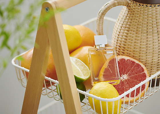 포토 JPG 라이프스타일 백그라운드 주전자 사람없음 화장품 고급 소프트포커스 레몬 자몽 향수 오브젝트 담기 라임 감성 향수병 국내포토 컨셉 과일 모션 주방용품 촬영기법 생활 뷰티 병_담는 파일형식