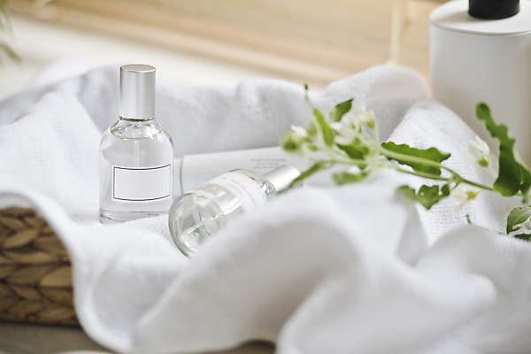 포토 JPG 식물 라이프스타일 백그라운드 사람없음 햇빛 화장품 욕실 고급 향수 오브젝트 감성 향수병 면소재 국내포토 컨셉 생활 태양 뷰티 소재 병_담는 파일형식