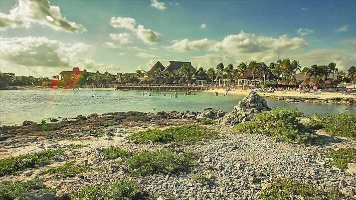 모래 파도 바다 섬 여행 우산 자연 휴가 불꽃 휴식 멕시코 손바닥 풍경 해변 사람없음 여름 관광지 야자수 태양 뷰티 평화 일몰 뜨거움 충돌 묘사 휴양지 암초 마야 이국적 칸쿤 파라다이스 화창 4K MP4 해외동영상 클립영상 자연요소 나무 손 계절 컨셉 북아메리카 불 날씨 노을 장소 생태계 마야문명 동영상 파일형식