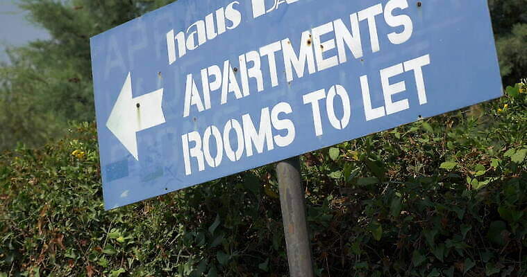 배너 가이드 표시 거리 아파트 주택 사람없음 야외 산책 방 시골 표지판 플랫 쓰레기 방향 검색 쇼 발견 고용 렌탈 방법 충고 호스텔 4K MOV 해외동영상 클립영상 직업 숙소 휴식 알림판 건물 구직 동영상 채용 파일형식