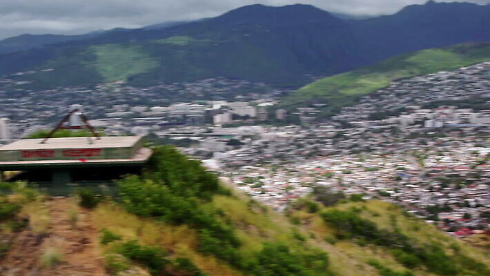 구름 바다 섬 여행 하늘 휴가 산 손바닥 풍경 해변 사람없음 야외 건물 초록색 물 여름 파란색 도시풍경 뷰티 머리 고층빌딩 미국 도시 서핑 도심 하와이 다이아몬드 태평양 스카이라인 조감도 파라다이스 하와이인 수평선 MOV 해외동영상 클립영상 자연요소 외국인 건축물 손 계절 컬러 북아메리카 빌딩 신체부위 수상스포츠 보석 동영상 파일형식