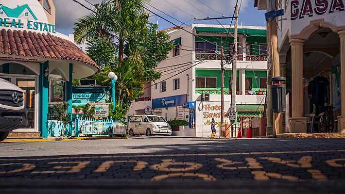 구름 컬러 섬 여행 건축양식 휴가 열대 주택 파노라마 사람없음 물 파란색 강 도시풍경 컬러풀 상점 일몰 산책로 도시 저녁 쿠바 포트 타운 도미니카공화국 랜드마크 식민지 아바나 스타일 4K 타임랩스 MP4 해외동영상 클립영상 자연요소 건축 길 촬영기법 풍경 건물 노을 남아메리카 중앙아메리카 야간 동영상 파일형식
