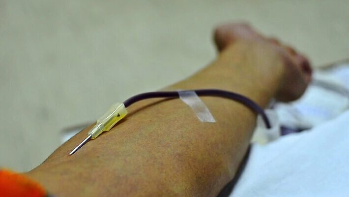 손 신체 의료기기 건강 병원 눕기 약 환자 간호사 신선 잡기 봉사 센터 혈액 실험실 질병 주기 팔 암 외과 타입 정맥 기부 돌봄 삽입 에이즈 인수 적자 헬프 MOV 해외동영상 클립영상 의학 모션 실험 신체부위 의료진 도움 혈관 동영상 파일형식