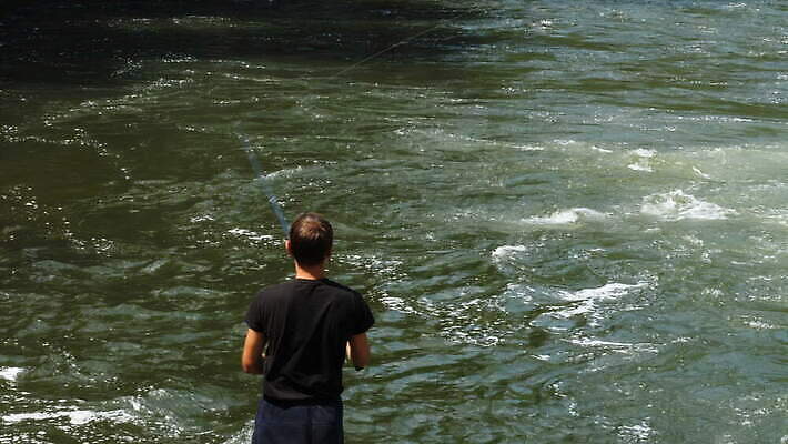 1 남자 호수 포즈 자연 하늘 낚시 휴식 산 어류 서기 사람 취미 사람없음 야외 물 강 일몰 장비 잡기 낚시꾼 봉 얼레 돌리기 민물 4K MOV 해외동영상 클립영상 자연요소 컨셉 모션 레저 노을 수중동물 생태계 동영상 파일형식