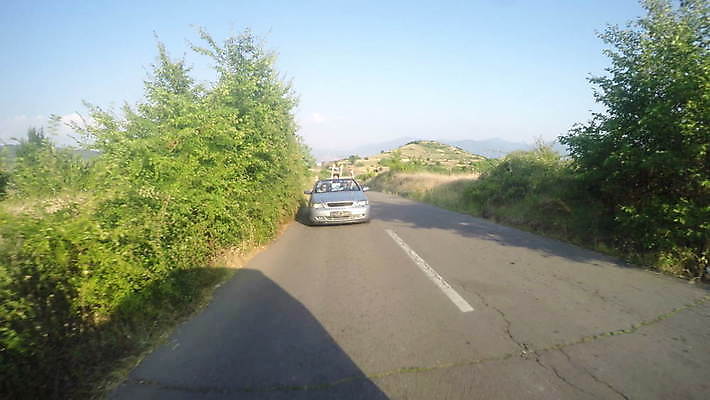 라이프스타일 커플 여자 행복 도로 여행 자동차 휴가 갈색머리 미소 사람 사람없음 야외 여름 친구 햇빛 태양 파티 일몰 기쁨 꿈 운전 운전사 고급 오픈카 자동 4K MOV 해외동영상 클립영상 자연요소 직업 헤어스타일 계절 감정 길 육상교통 컨셉 관계 교통시설 모션 승용차 표정 이벤트 생활 노을 동영상 파일형식