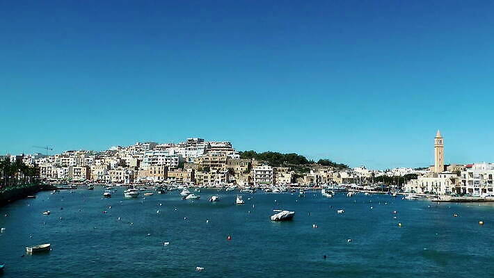 유럽 문화 바다 섬 여행 요트 건축양식 하늘 낚시 휴가 사람없음 물 여름 파란색 도시풍경 컬러풀 반사 여행객 항구 맑음 도시 만 보트 역사 지중해 시력 방문 포트 타운 몰타섬 MOV 해외동영상 클립영상 자연요소 계절 건축 나라 컬러 배_교통 교통시설 레저 날씨 사람 풍경 몰타 동영상 파일형식