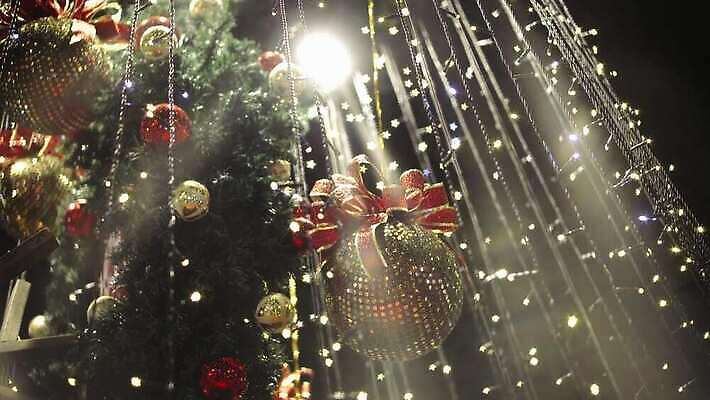 디자인 계절 행복 리본 컬러 백그라운드 크리스마스 겨울 공 휴가 새해 기념 선물 사람없음 장식 빨간색 빛 뷰티 축제 놀람 덮개 축하 인사 황금 크리스마스이브 4K 깜빡이다 MOV 해외동영상 클립영상 기념일 감정 컨셉 표정 뚜껑 예절 동영상 파일형식