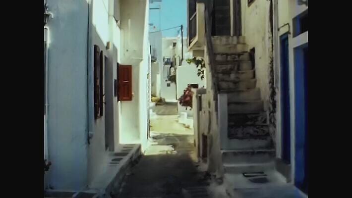 전통 외관 유럽 문화 길 섬 여행 건축양식 휴가 거리 주택 사람없음 건물 여름 파란색 계단 수확 흰색 도시 거친 역사 클래식 도서관 지중해 향수 그리스 그림 문서 복고 정사각형 산토리니 그리스인 랜드마크 미코노스섬 보관소 옛날 4K MOV 해외동영상 클립영상 도형 서양인 건축물 계절 교육 건축 나라 바다 컬러 컨셉 농업 화장품 저장 동영상 파일형식