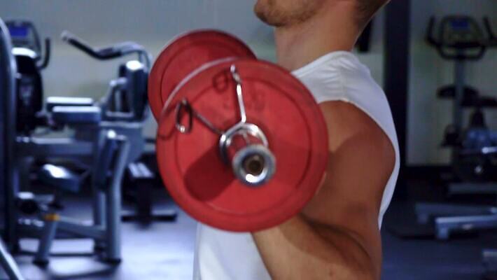 백인 직업 라이프스타일 남자 무기 스포츠 신체 근육 건강 관리 한명 사람 옆모습 운동 힘 장비 작업 몸무게 보디빌딩 보디빌더 철 연습 어깨 체육관 근육질 언론 역도 무거움 어려움 완벽 운동가 이두근 이상 자극 4K MOV 해외동영상 클립영상 서양인 1 뷰포인트 컨셉 생활 신체부위 헬스 무게 몸매 동영상 파일형식