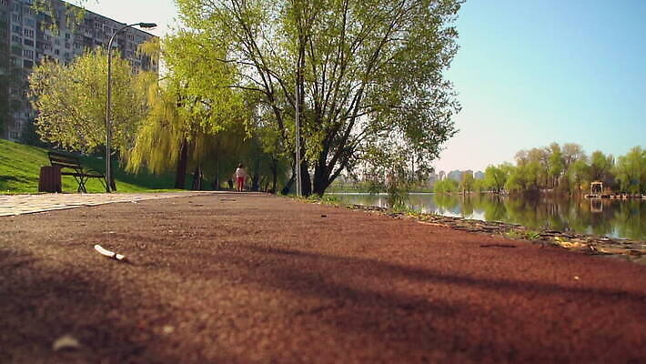 주간 백인 라이프스타일 긴머리 여자 호수 스포츠 모션 자연 아침 건강 한명 20대 야외 빨간색 물 빛 운동복 강 달리기 조깅 운동 햇빛 맑음 봄 날씬함 느림 포니테일 달리기선수 주자 MOV 해외동영상 슬로모션 클립영상 자연요소 서양인 1 헤어스타일 옷 계절 컬러 날씨 촬영기법 사람 청년 생활 태양 몸매 생태계 육상선수 동영상 파일형식
