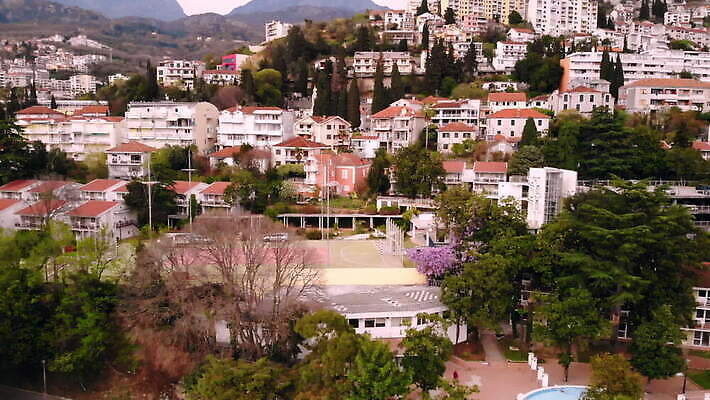 라이프스타일 여행 휴가 산 야외수영장 해변 사람없음 건물 봄 도시 정상 지중해 지역 타운 항공촬영 드론 몬테네그로 MOV 해외동영상 클립영상 건축물 계절 바다 뷰포인트 수영장 생활 동영상 파일형식