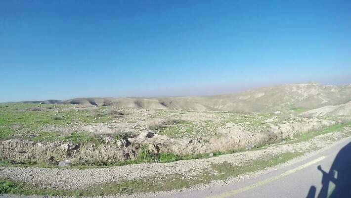 식물 도로 길 모래 여행 자국 자연 하늘 디저트 산 건조 그림자 사람없음 야외 파란색 골짜기 운전 사막 시골 황무지 중앙 그늘 땅 언덕 먼지 지역 수도원 낭비 땅바닥 생태학 선로 오프로드 이스라엘 팔레스타인 1인칭시점 4K MP4 해외동영상 클립영상 시선 교육 음식 컬러 컨셉 중동 교통시설 모션 바닥 생태계 동영상 서아시아 파일형식