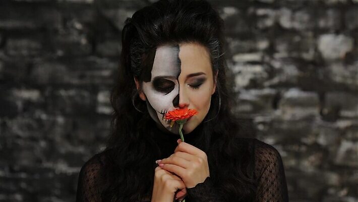 모자 전통 드레스 여자 꽃 얼굴 호박 휴가 기념 한명 미소 사람 빨간색 섹시 파티 검은색 어둠 할로윈 마술사 죽음 표현 야간 저녁 신비 무서움 악마 마녀 냄새 마법 10월 흡혈귀 나쁜 고딕 악몽 지옥 호러 MP4 해외동영상 클립영상 자연요소 식물 1 잡화 옷 감정 컬러 컨셉 채소 표정 이벤트 신체부위 마술 날짜 공포 동영상 파일형식