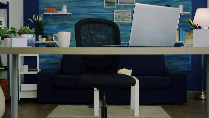 라이프스타일 가구 거실 의자 비즈니스 창문 탁자 아파트 주택 직장 실내 사람없음 목재 장식 파란색 노트북 인테리어 컴퓨터 컬러풀 사무실 3D 우주 공책 방 램프 업무 작업실 우아함 책상 멀리 리빙 스타일 비어있는 4K MOV 해외동영상 클립영상 나무 디자인 컬러 생활용품 컨셉 회사 재료 문구용품 조명 내부 건물 생활 전자제품 작업 디지털합성 동영상 파일형식