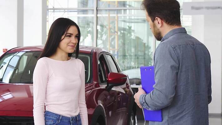 직업 행복 비즈니스 통신 교통시설 자동차 열쇠 새로움 안전 두명 쇼핑 세일 운전 축하 도시 운전사 고급 구매 고객 서비스 컨설턴트 투자 딜러 소매 주인 보험 대여 개발 매각 임대 자동 소유 안락 4K MOV 해외동영상 클립영상 감정 육상교통 교통 컨셉 모션 사람 경제 전문직 시설 상담 동영상 파일형식