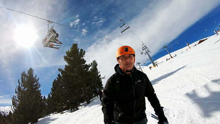 라이프스타일 계절 남자 스포츠 여행 겨울 모션 휴가 스키 산 사람 경사 사람없음 야외 태양 일출 얼음 일몰 장비 자유 흰색 정상 셀프카메라 휴양지 빙하 알프스 스키선수 느림 무임승차 프리스타일 4K MOV 해외동영상 클립영상 자연요소 유럽 컬러 컨셉 겨울스포츠 운동선수 생활 노을 사진촬영 장소 승차 동영상 파일형식