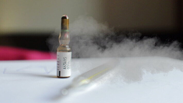 손 산업 과학 백그라운드 손가락 탁자 실내 병원 사람없음 야외 내부 치료 빛 약 반사 장비 공구 투명 액체 닫기 선택 온도계 플라스틱 약국 묘사 측정 돌봄 MOV 해외동영상 클립영상 가구 컨셉 의학 모션 재질 신체부위 도구 동영상 파일형식