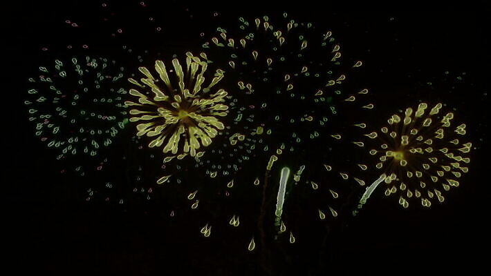 기념일 백그라운드 하늘 불 추상 휴가 기념 폭죽 불꽃놀이 이벤트 사람없음 컬러풀 파티 검은색 축제 어둠 축하 야간 큼 폭발 만화 묘사 질감 애니메이션 파열 고립 광 진짜 많음 MOV 해외동영상 클립영상 자연요소 컬러 컨셉 무늬 놀이 크기 동영상 파일형식