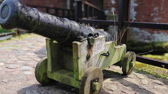 유럽 문화 여행 건축양식 자연 하늘 영국 잉글랜드 사람 풍경 소녀 성인 사람없음 야외 건물 목재 여행객 탑 수확 골동품 바위 성 방어 중세 역사 재산 오브젝트 군용 전쟁 대포 랜드마크 옛날 스코틀랜드 MOV 해외동영상 클립영상 나무 건축물 여자 건축 나라 무기 어린이 농업 재료 군대 어류 금융 돌_바위 생태계 동영상 파일형식