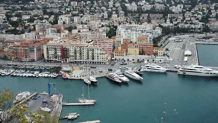 외관 유럽 바다 여행 요트 건축양식 하늘 휴가 주택 풍경 사람없음 야외 건물 물 여름 파란색 도시풍경 항구 봄 도시 만 보트 고급 지중해 만족 포트 타운 구시가지 프로방스 4K MOV 해외동영상 클립영상 자연요소 건축물 계절 건축 감정 나라 컬러 컨셉 배_교통 교통시설 동영상 파일형식