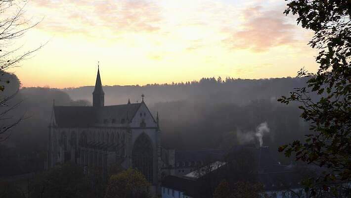 식물 유럽 종교 문화 여행 건축양식 자연 아침 독일 파노라마 풍경 사람없음 야외 건물 관광지 성당 교회 일출 새벽 안개 가을 시골 역사 수도원 랜드마크 명승지 바실리카 수녀원 신앙심 4K MP4 해외동영상 클립영상 주간 자연요소 건축물 계절 건축 나라 종교건축 날씨 촬영기법 노을 생태계 동영상 파일형식