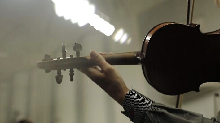 직업 손 줄 음악 놀이 창조 미술 사람없음 목재 소리 콘서트 공연 음악가 기구 클래식 바이올린 활 예술가 바이올리니스트 오케스트라 교향곡 구성 뮤지컬 비올라 플레이어 MOV 해외동영상 클립영상 나무 컨셉 재료 현악기 문화예술 이벤트 신체부위 연주자 악단 동영상 파일형식 찰현악기