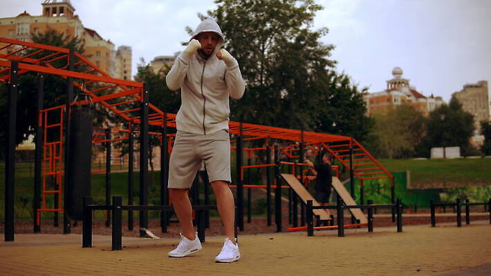 남자 무기 스포츠 포즈 신체 기술 관리 한명 야외 힘 권투 수비 닫기 보호 유연 연습 어깨 싸움 쇼 위치 기본 시범 운동가 4K MOV 해외동영상 클립영상 1 컨셉 모션 사람 신체부위 격투기 동영상 파일형식