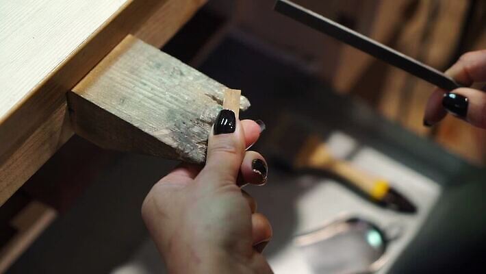 백인 직업 손 디자인 산업 장신구 공장 불 노동자 기술 관리 창조 사람없음 빛 금속 장비 공구 반지 잡기 업무 작업실 황금 고급 수리 제조 은색 상품 보석 만들기 다이아몬드 고정 닦기 판화 공예가 백금 MOV 해외동영상 클립영상 자연요소 서양인 컬러 컨셉 공업 모션 재질 미술 신체부위 도구 작업 광석 동영상 파일형식