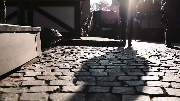 계절 유럽 여행 크리스마스 겨울 건축양식 휴가 독일 사람없음 건물 관광지 쇼핑 햇빛 맑음 도시 역사 보행로 구시가지 랜드마크 명승지 프랑크푸르트 MOV 해외동영상 슬로모션 클립영상 건축물 기념일 건축 나라 길 날씨 촬영기법 풍경 태양 동영상 파일형식