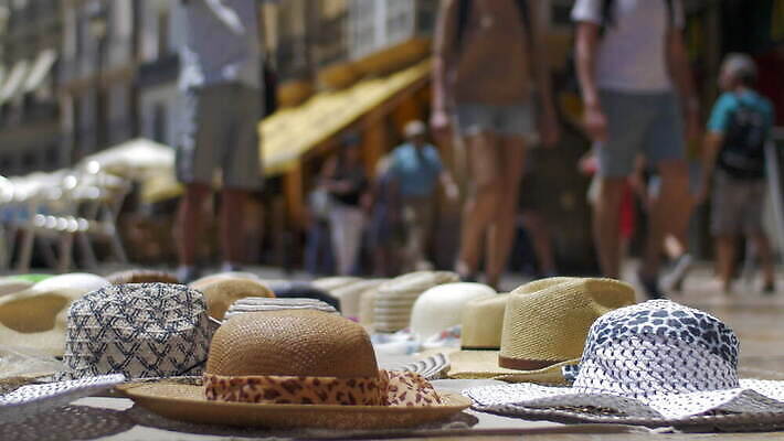 여행 휴식 거리 사람 사람없음 야외 태양 걷기 카페 스페인 시장 상품 모음 밀짚 발렌시아 4K MOV 해외동영상 클립영상 자연요소 유럽 컨셉 모션 한글 상점 짚 동영상 파일형식