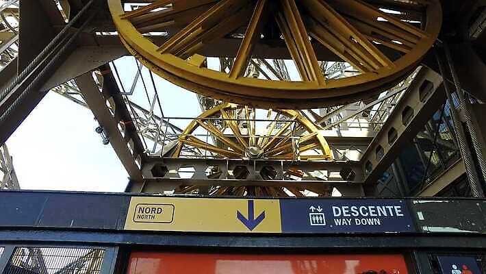 유럽 여행 건축양식 교통시설 휴가 풍경 사람없음 여름 파란색 세계 탑 금속 기계 낭만 프랑스 도시 바퀴 역사 엘리베이터 심볼 분수 리프트 거인 프랑스어 되감기 랜드마크 수도권 파리(프랑스) 4K MP4 해외동영상 클립영상 문자 건축물 계절 건축 나라 컬러 교통 컨셉 재질 시설 지역 동영상 파일형식