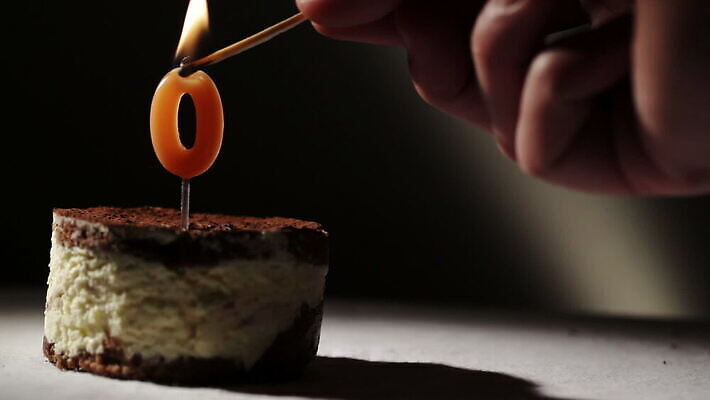 손 행복 백그라운드 불 휴가 실내 사탕 종류 사람없음 빛 뷰티 숫자 케이크 검은색 어둠 수확 아기 신생아 점 생일 행운 유머 달콤 연도 복고 O 동영상 영 옛날 정물화 카운트 페스츄리 티라미수 카피스페이스 HD MOV 해외동영상 스펀지케이크 클립영상 자연요소 문자 알파벳 기념일 감정 빵 컬러 컨셉 농업 디저트 사람 내부 신체부위 공백 맛 그림 파일형식