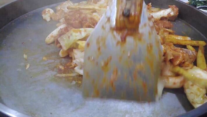 라이프스타일 그릇 음식 고추 주방용품 서브 한국 실내 마늘 육류 요리 사람없음 빨간색 식사 치킨 튀김 신선 뜨거움 양념 연기 그릴 수증기 난로 양배추 브런치 후추 생강 남쪽 점심식사 끓이기 단백질 절임 4K MOV 해외동영상 클립영상 식기 아시아 컬러 생활용품 채소 식재료 모션 내부 생활 난방기 방향 향신료 동영상 닭고기요리 영양소 파일형식