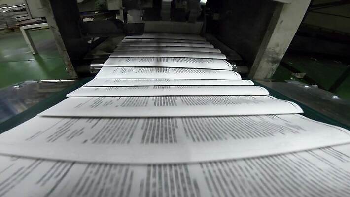 산업 종이 컬러 컨셉 비즈니스 공장 모션 잉크 주택 사람없음 우주 상점 기계 장비 벨트 도구 업무 신문 뉴스 제조 잡지 인쇄 큼 묘사 속도 무역 문서 롤 언론 마무리 방법 출판 컨베어밸트 4K MP4 해외동영상 클립영상 잡화 공업 건물 간행물 작업 크기 동영상 파일형식