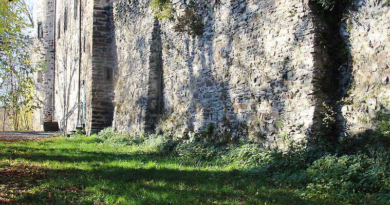 구름 벽 하늘 유물 벽돌 사람없음 건물 초록색 파란색 갈색 탑 바위 성 역사 대문 4K MOV 해외동영상 클립영상 자연요소 전통 건축물 컬러 문 돌_바위 동영상 파일형식