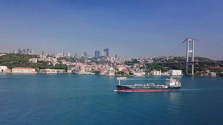 산업 바다 여행 비즈니스 중동 모션 이스탄불 사람없음 건물 여름 화물 도시 보트 역사 석유 가득함 기중기 무역 활 함선 상업 가스 네비게이션 칠면조 유조선 4K MP4 해외동영상 클립영상 건축물 계절 나라 배_교통 조류 운송업 중장비 동영상 파일형식 튀르키예