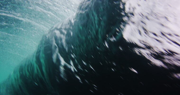 파도 자연 잉글랜드 사람없음 야외 물 파란색 수중 흰색 콘월 4K MOV 해외동영상 클립영상 자연요소 바다 컬러 영국 생태계 동영상 파일형식